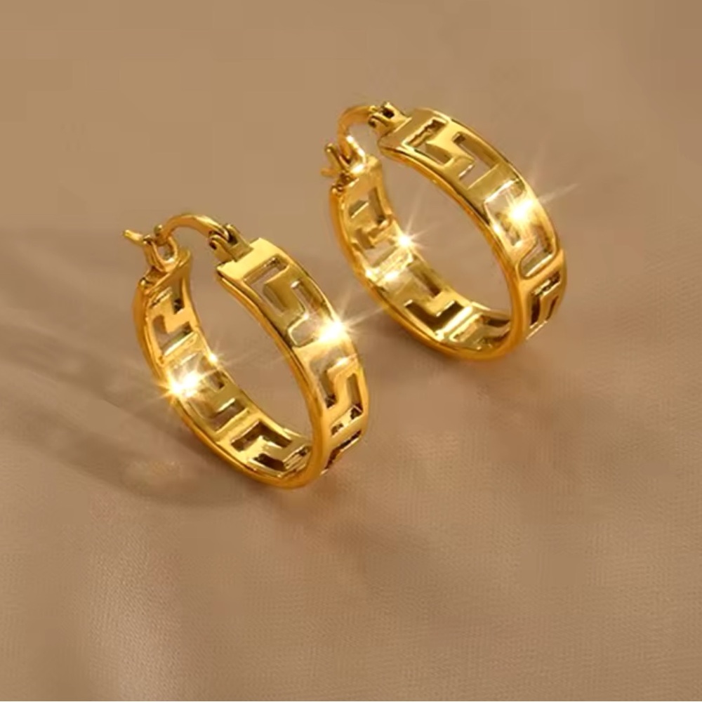 Veronique - Vintage Classic Style Hoop Earrings - Picture 3 of 7
